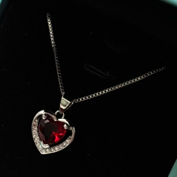 .925 Ailana Laine Elegant Red Heart Pendant Necklace Sterling Silver Box Chain - Picture 3 of 7